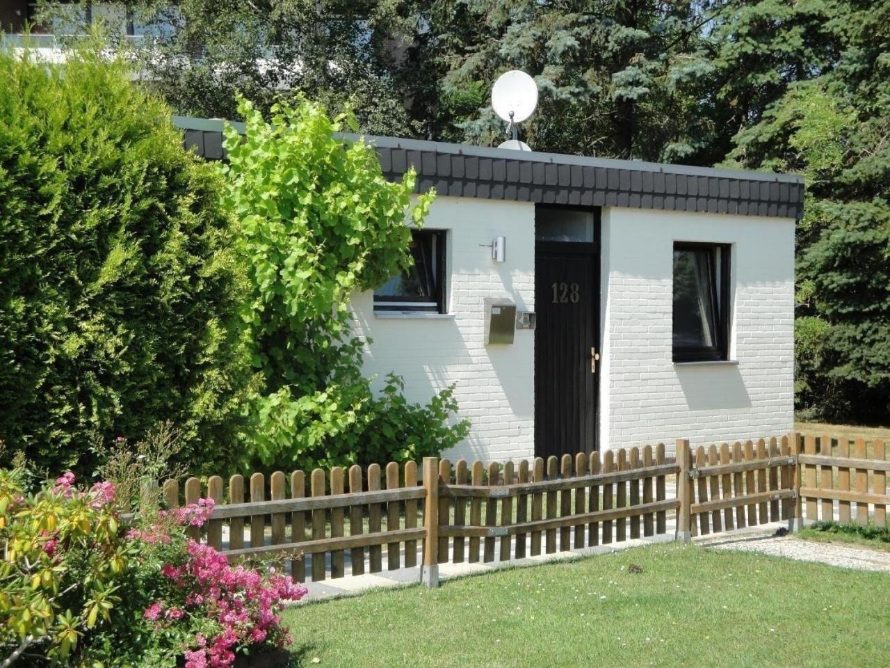 Schoenes Ferienhaus In Tossens Mit Schoenem Garten บุทยาดิงเงน ภายนอก รูปภาพ